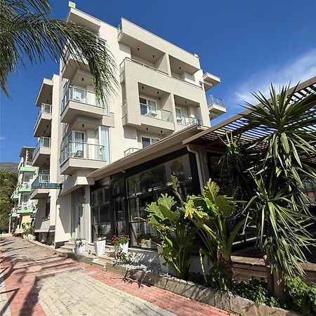 Hotel Royal Radhime Exterior photo